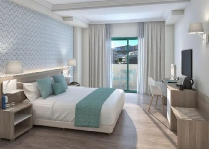 Radisson & Residences Tenerife - Adults Only מלון