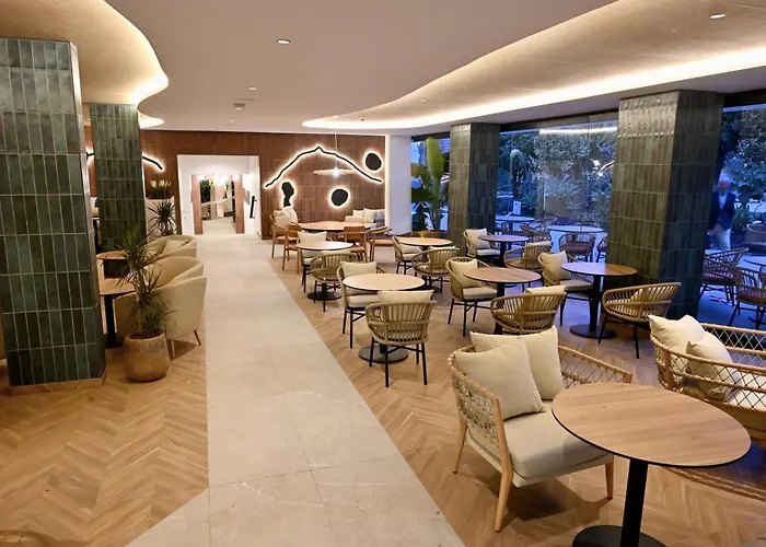 Radisson & Residences Tenerife - Adults Only מלון