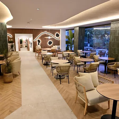 Radisson & Residences Tenerife - Adults Only מלון