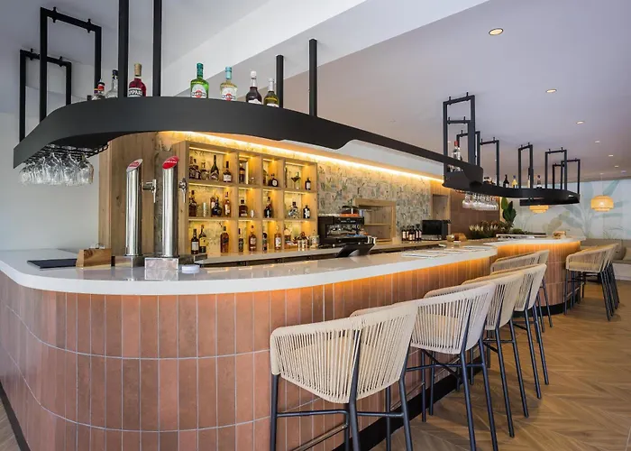 Radisson & Residences Tenerife - Adults Only מלון